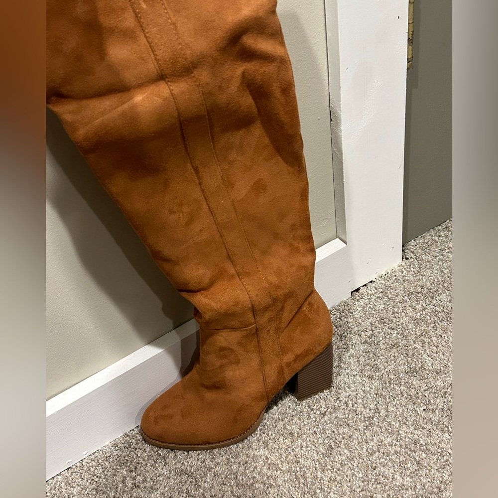 Never worn brown boots